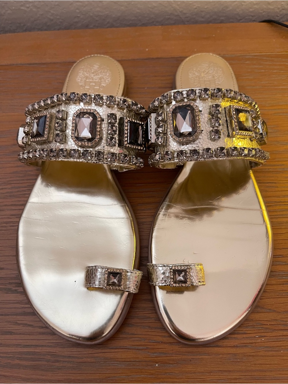 Vince Camuto Amarilis Jeweled Metallic Gold Toe Loop Slide Sandals Luxury Size 7
